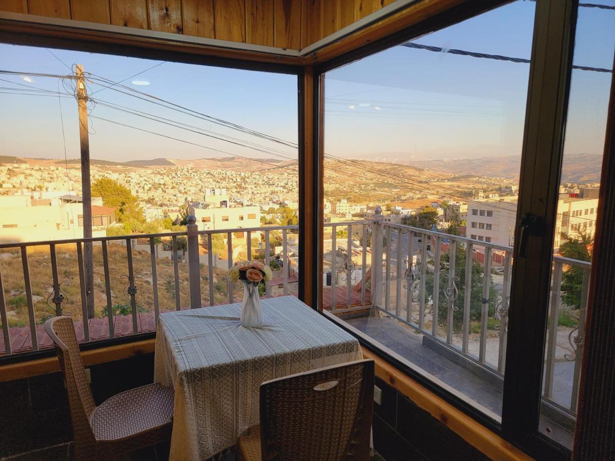 Atoom Lodge Джераш Екстериор снимка
