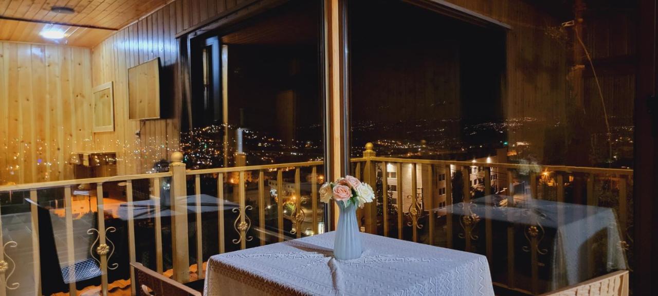 Atoom Lodge Джераш Екстериор снимка