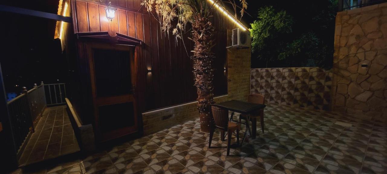 Atoom Lodge Джераш Екстериор снимка