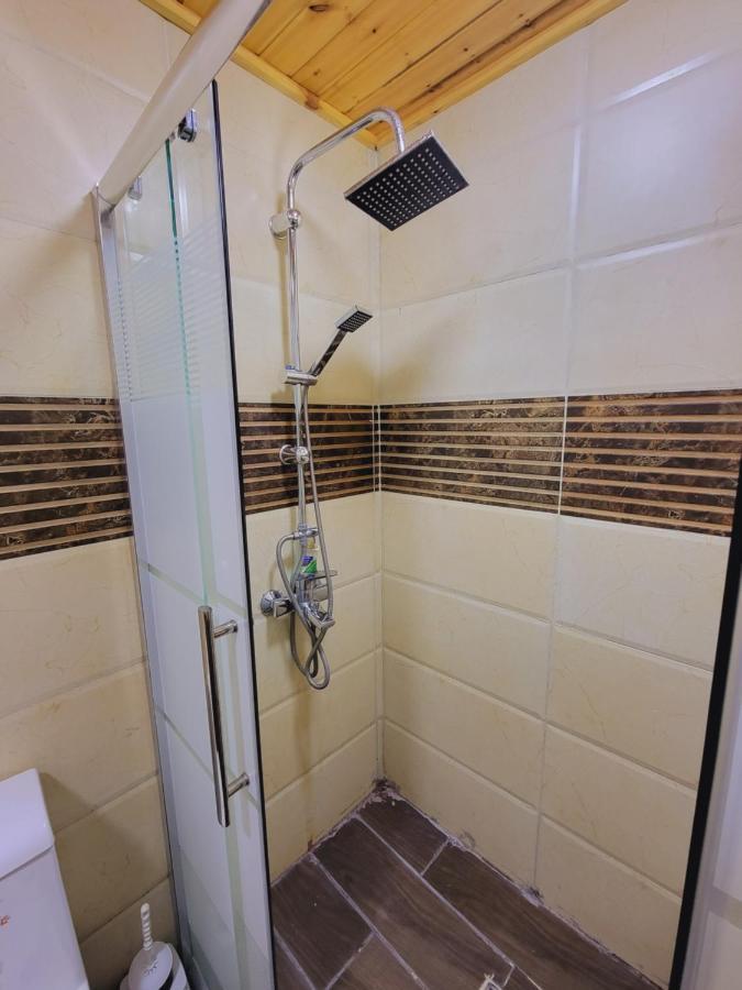 Atoom Lodge Джераш Екстериор снимка