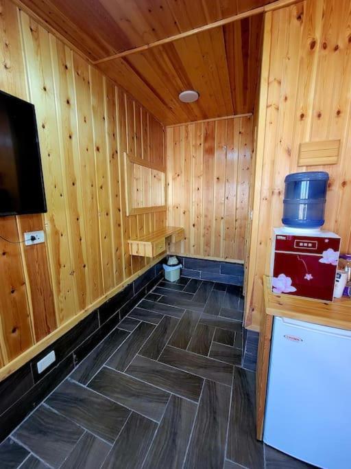 Atoom Lodge Джераш Екстериор снимка