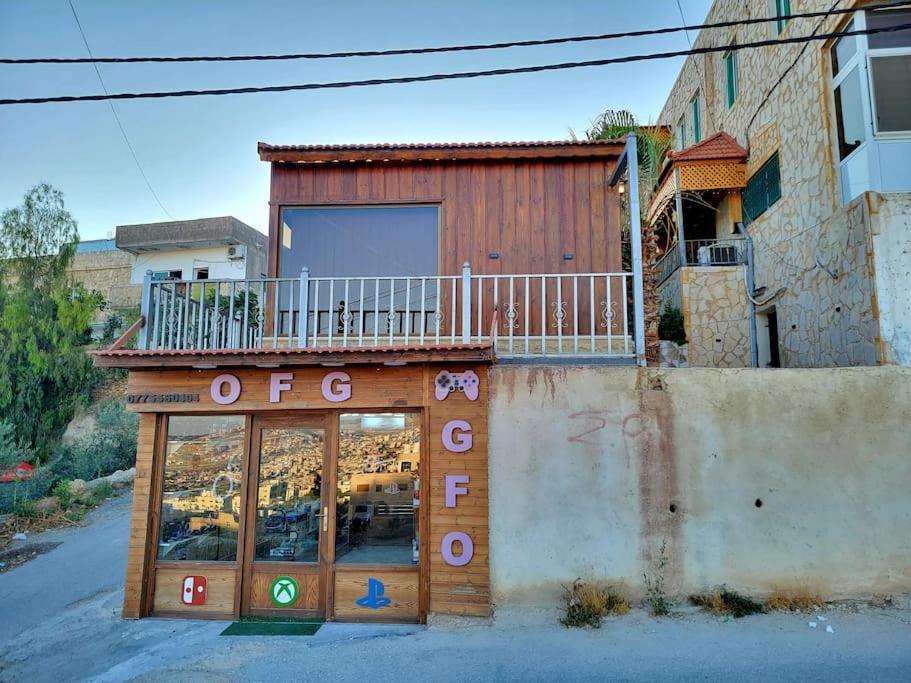 Atoom Lodge Джераш Екстериор снимка