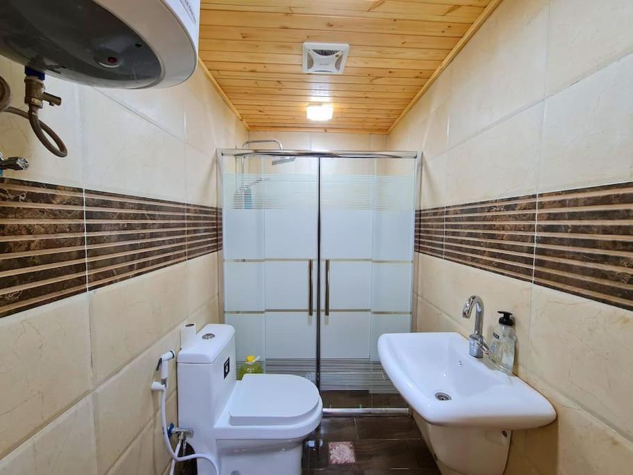 Atoom Lodge Джераш Екстериор снимка