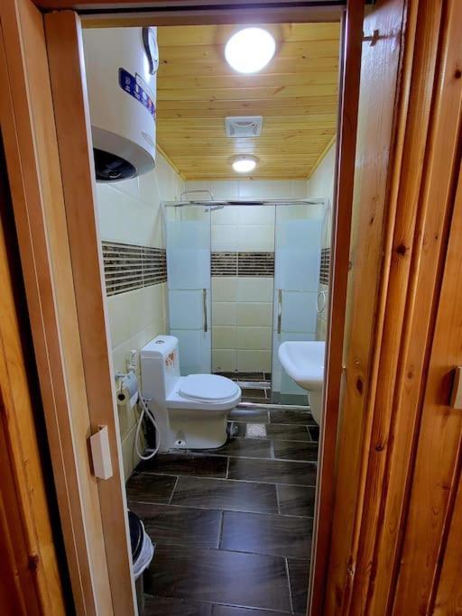 Atoom Lodge Джераш Екстериор снимка