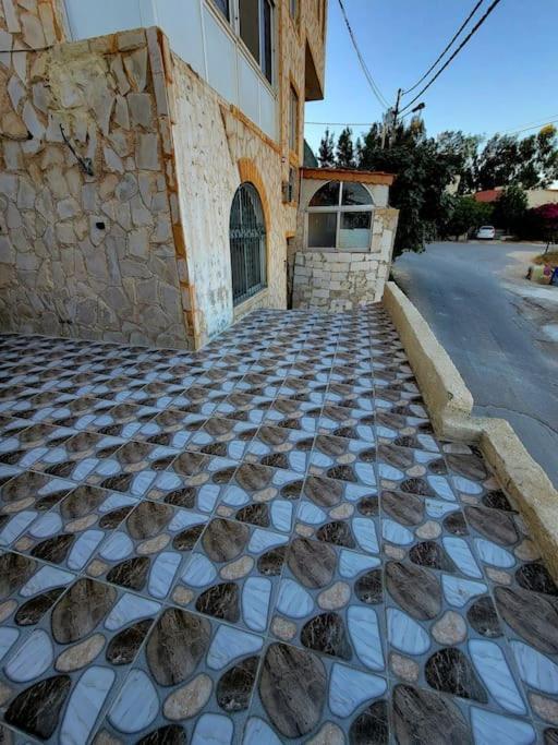 Atoom Lodge Джераш Екстериор снимка