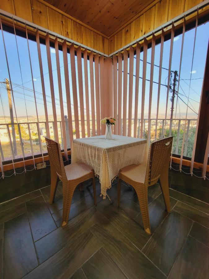 Atoom Lodge Джераш Екстериор снимка