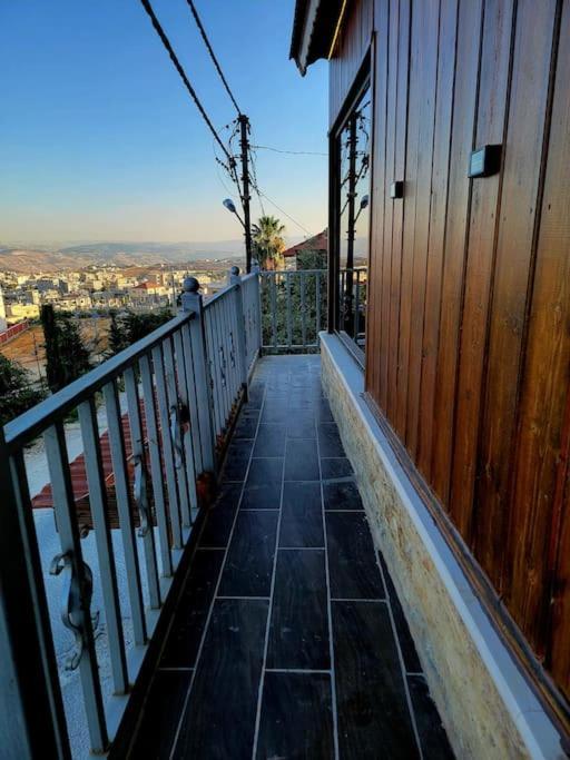 Atoom Lodge Джераш Екстериор снимка