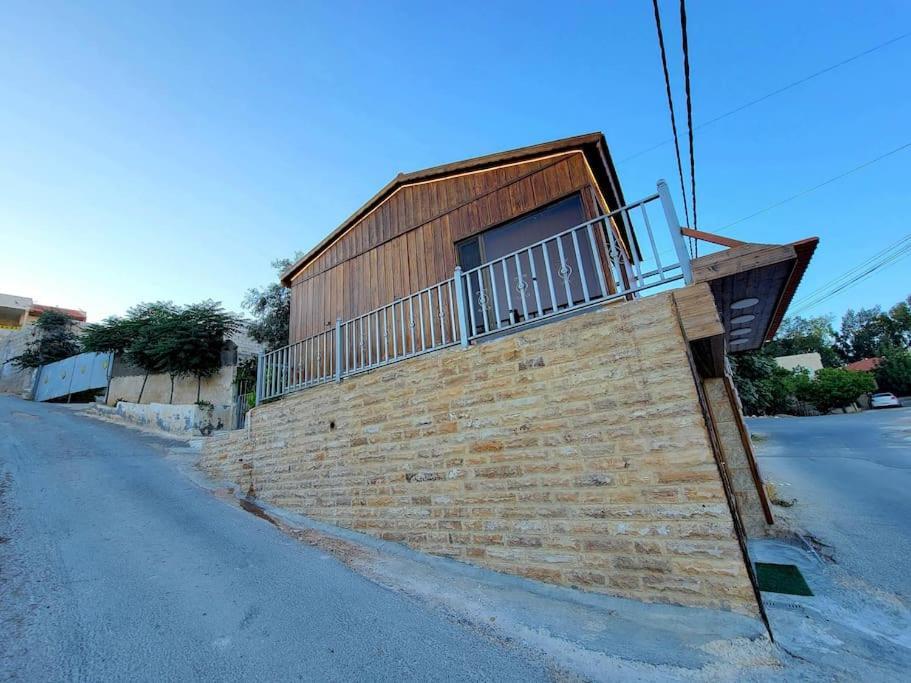 Atoom Lodge Джераш Екстериор снимка